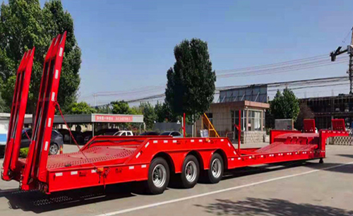The manufacturer introduces the main configuration of the car carrier trailer